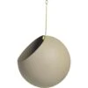 AYTM Globe Hängetopf Ø21x32 Cm, Taupe 1 AYTM Globe Hängetopf Ø21x32 Cm, Taupe -Einrichtungsgeschäft aytm globe hanging flowerpot 21x32 cm 6