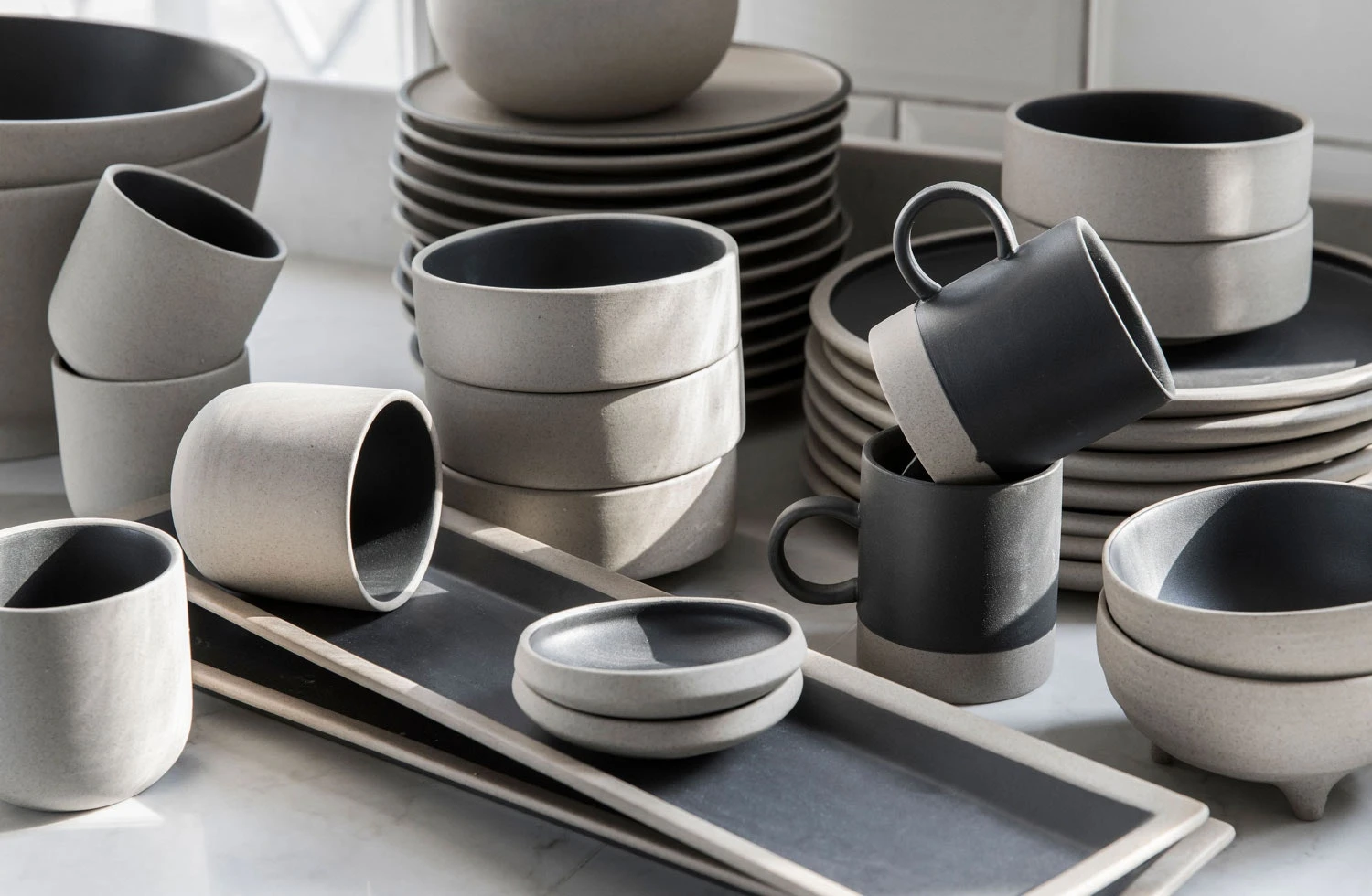 ByOn Fumiko Plate 25,6x2 Cm, Beige/Black 7 ByOn Fumiko Plate 25,6x2 Cm, Beige/Black – Bild 6