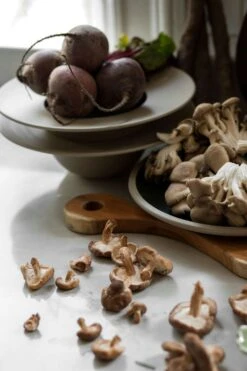 ByOn Fumiko Soup Plate 25x7,5 Cm, Beige/Black -Einrichtungsgeschäft byon fumiko soup plate 25x75 cm beige black 2