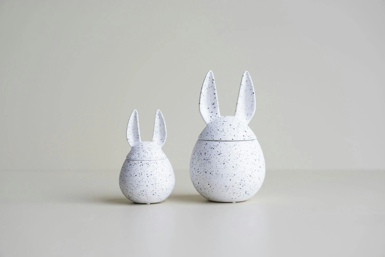 DBKD Eating Rabbit Easter Egg Large, Dot 4 DBKD Eating Rabbit Easter Egg Large, Dot – Bild 2