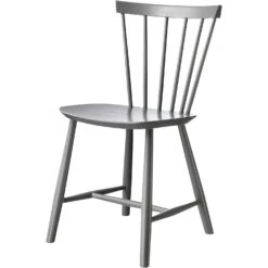 J46 Stuhl, Grau -Einrichtungsgeschäft fdb mbler j46 chair grey pantone cool s 5502 b gloss 10 2