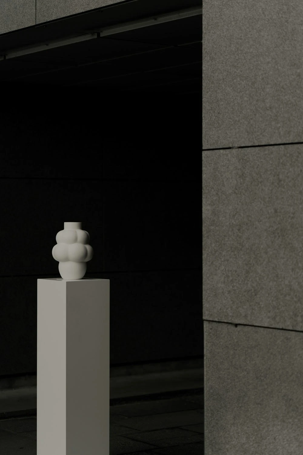 Balloon Grande Vase 42 Cm, Raw White 5 Balloon Grande Vase 42 Cm, Raw White – Bild 3