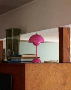 &Tradition Flowerpot VP9 Tischlampe Tragbar Mit Magnetischem Ladekabel, Tangy Pink 6 &Tradition Flowerpot VP9 Tischlampe Tragbar Mit Magnetischem Ladekabel, Tangy Pink -Einrichtungsgeschäft tradition flowerpot vp9 tischlampe tragbar mit magnetischem ladekabel 3